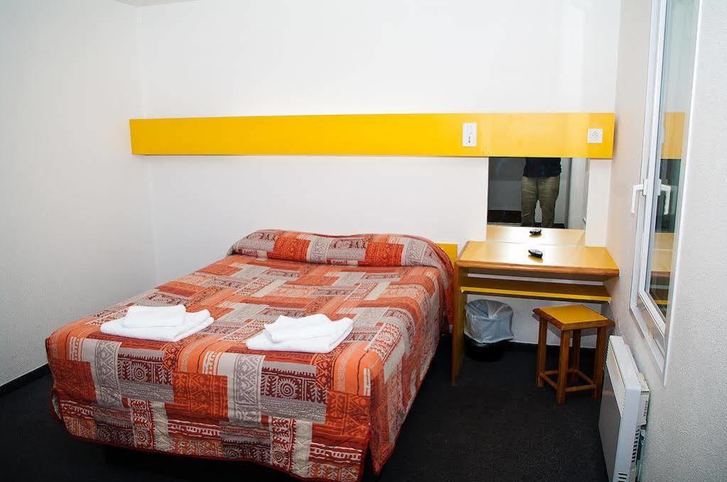 Quick Palace Poitiers Чассенеуил-Ду-Поитоу Экстерьер фото